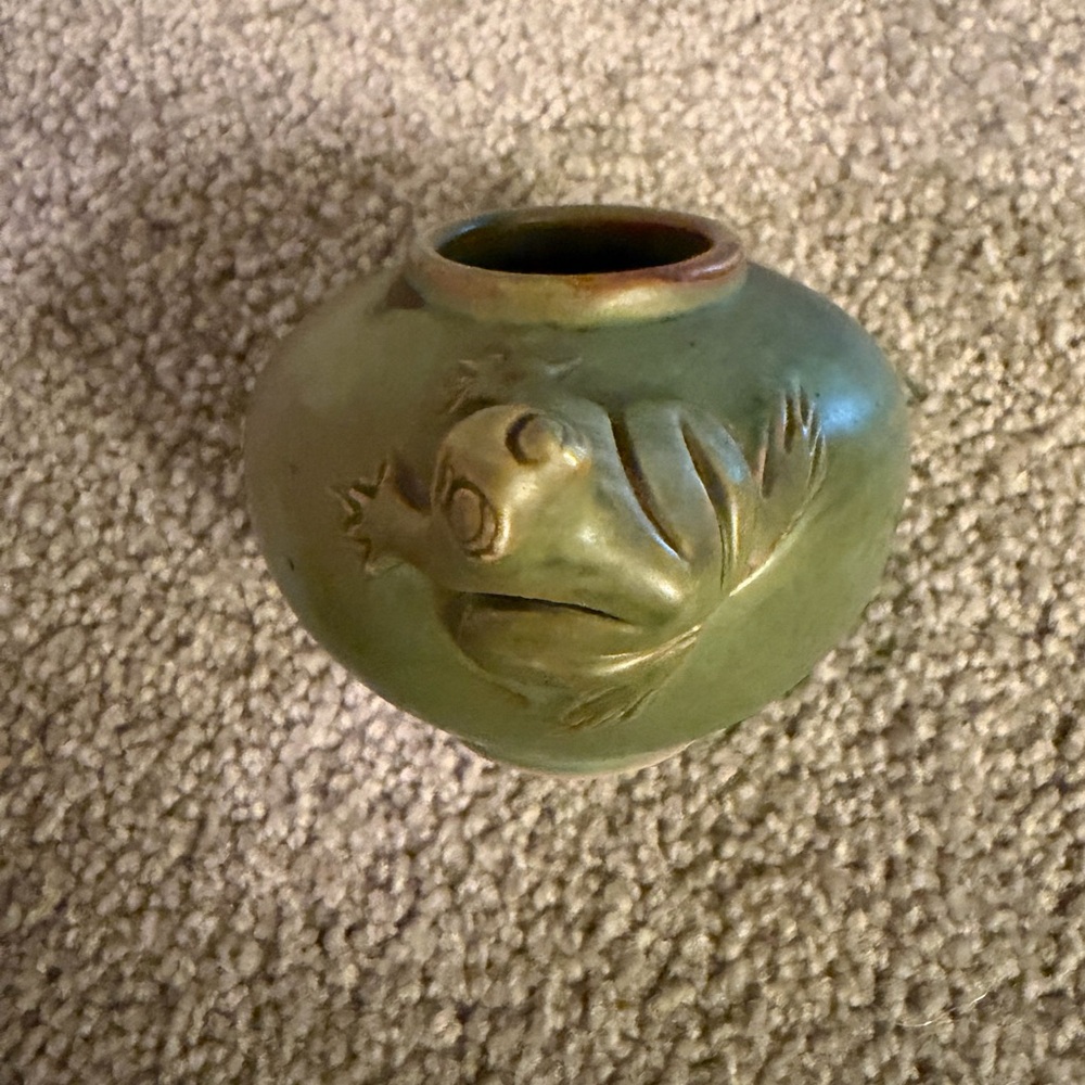 Sage Mossy Green Small Frog Ceramic Budvase - Picture 5 of 10
